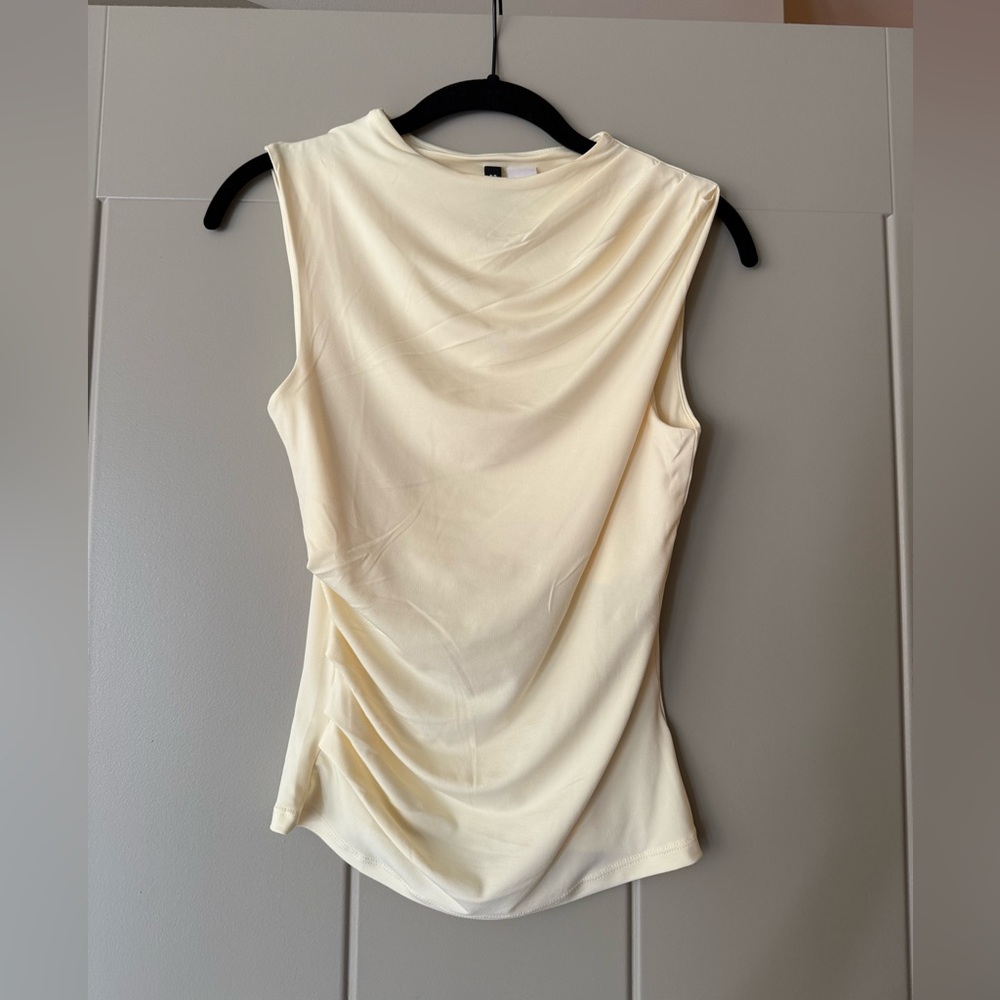 NEVER WORN Pale Yellow H&M Top!